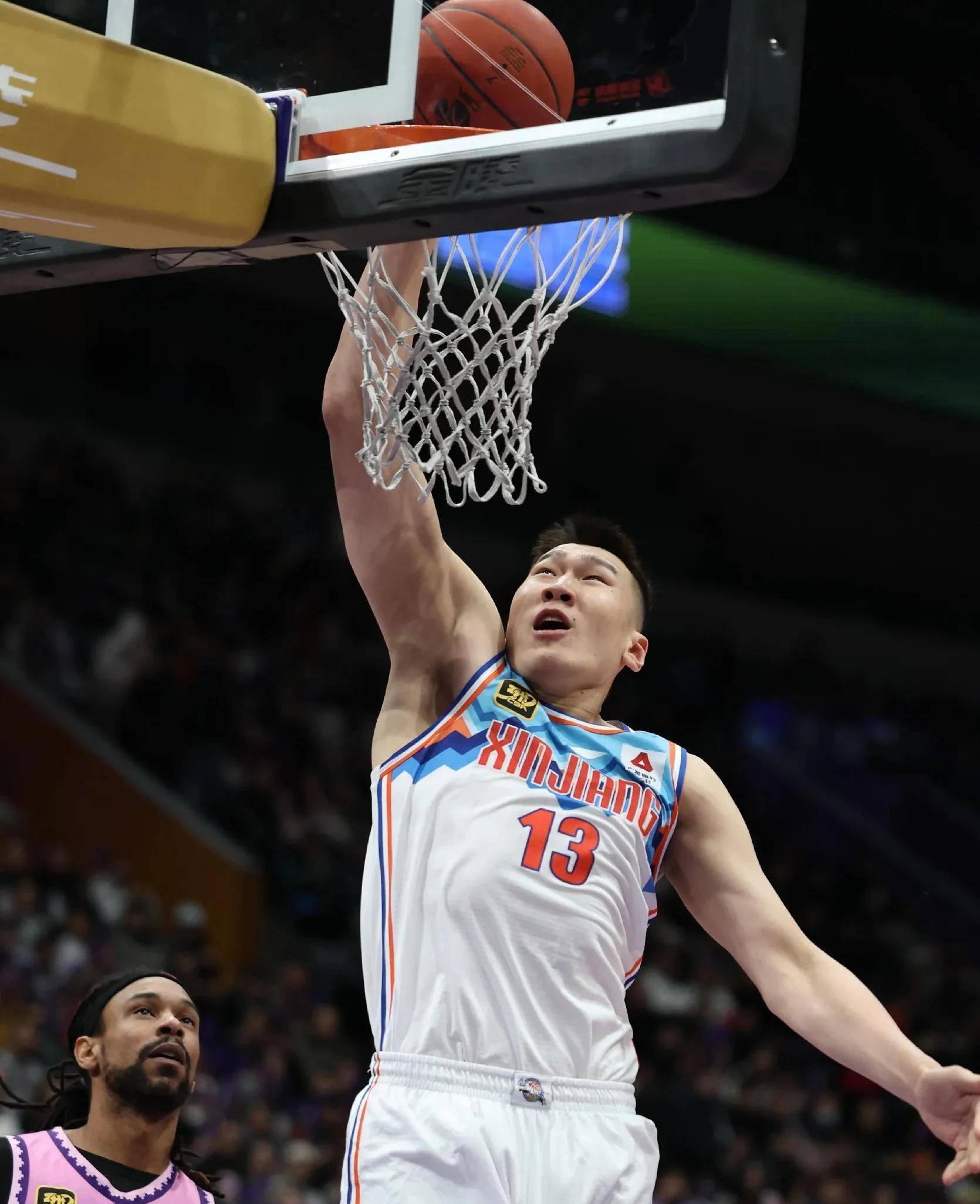 新疆队欲取代广州队,争夺联赛头名 新疆队欲取代广州队,争夺联赛头名