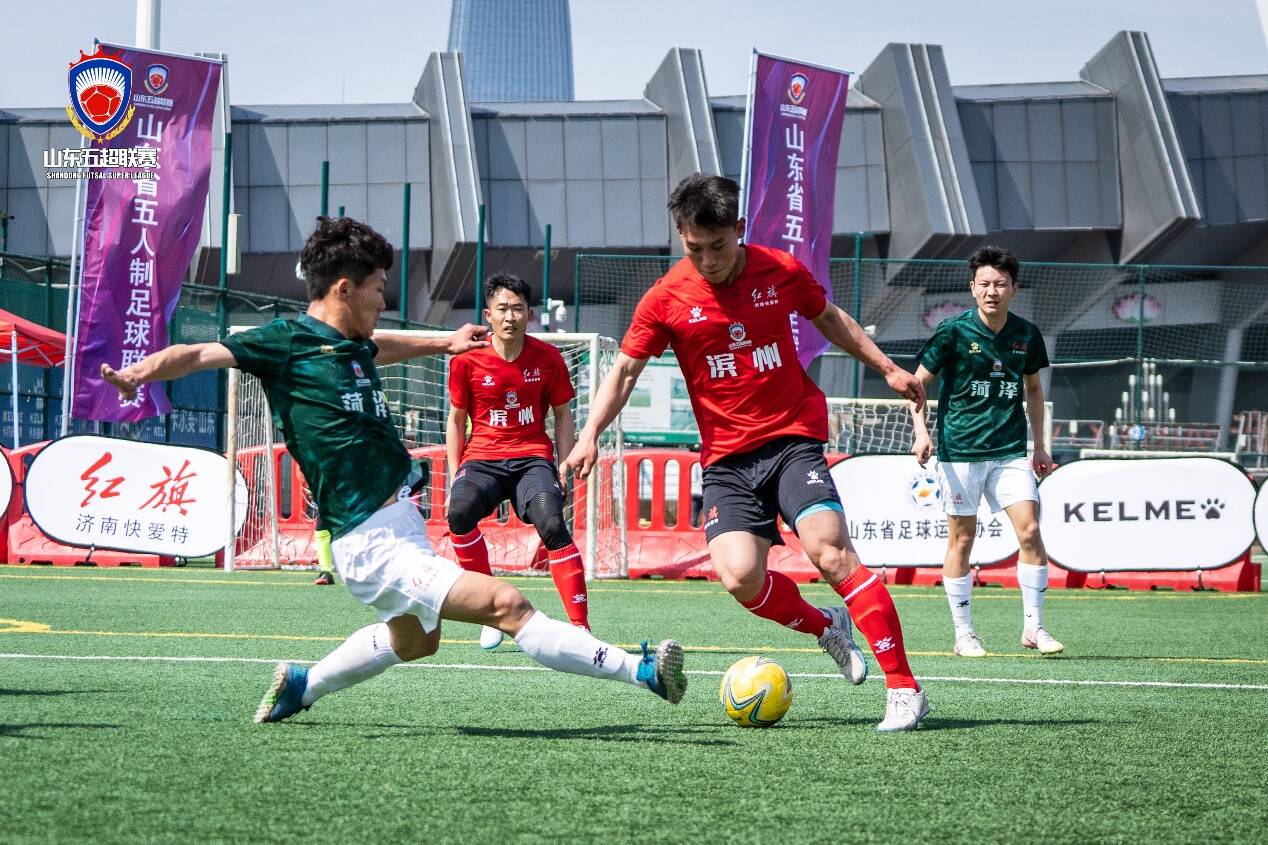 国内足球联赛角逐激烈,球队实力较量 国内足球联赛角逐激烈,球队实力较量