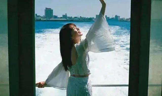 绝地反击:女足队员凭借实力摘取鲜花,赢得赞誉 绝地反击:女足队员凭借实力摘取鲜花,赢得赞誉