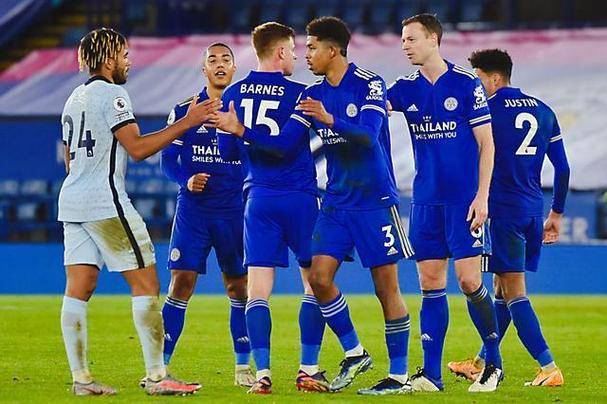 爱体育官网-南安普顿主场爆冷落败，遭遇连败