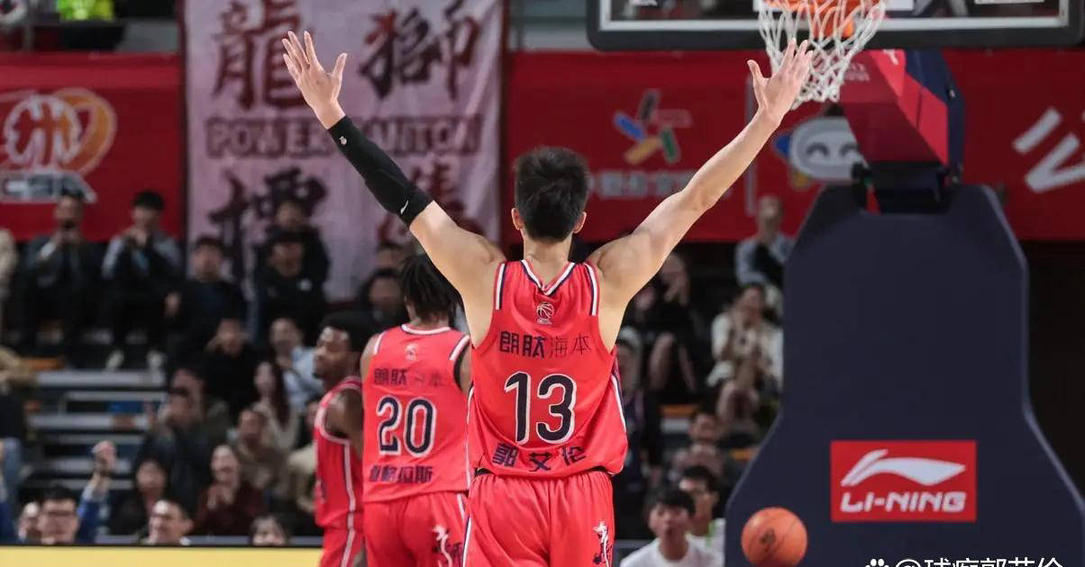 爱体育-江苏战金华：四川与广州男篮展开激烈对抗