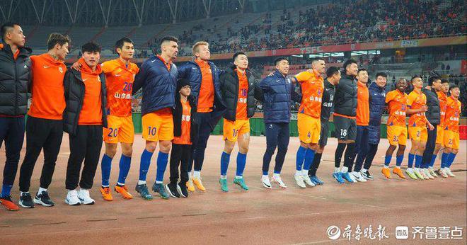 爱体育-球星绝杀助球队赢得胜利，球迷欢呼不已