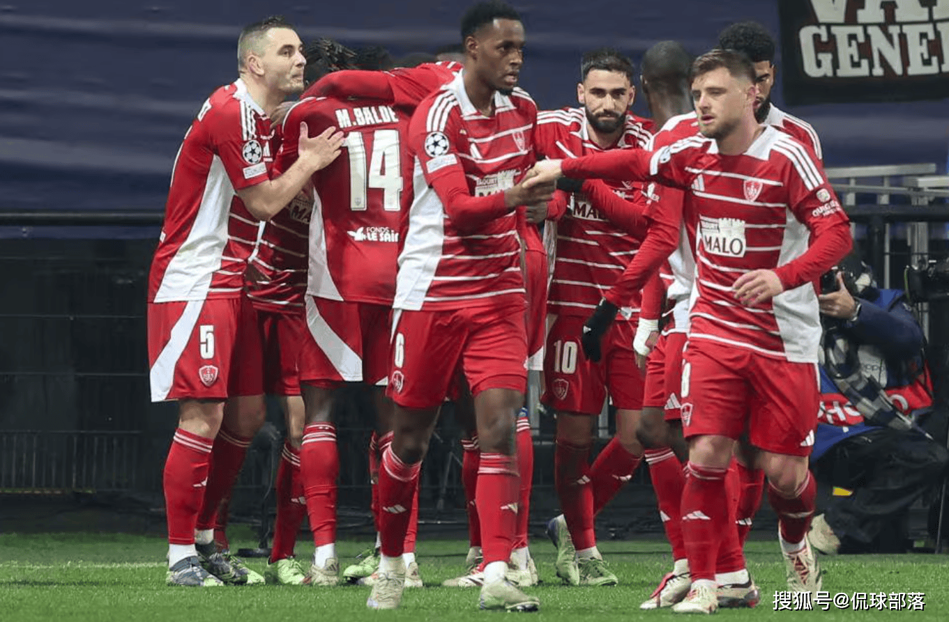 爱体育官网-里昂慢热逆袭，晋级欧冠四强