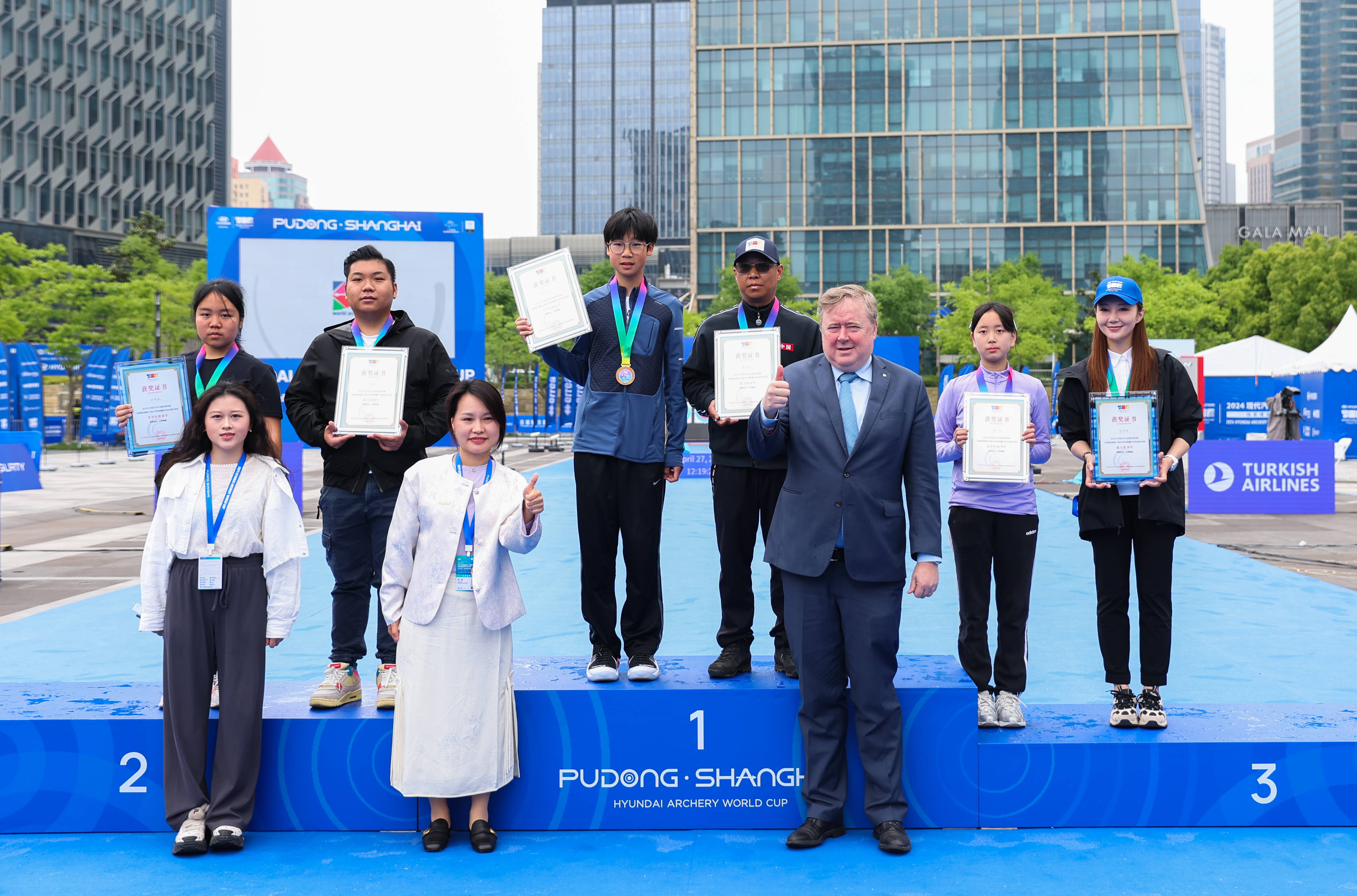 瑞士女选手弯弓齐发,射箭项目中斩获金牌 瑞士女选手弯弓齐发,射箭项目中斩获金牌