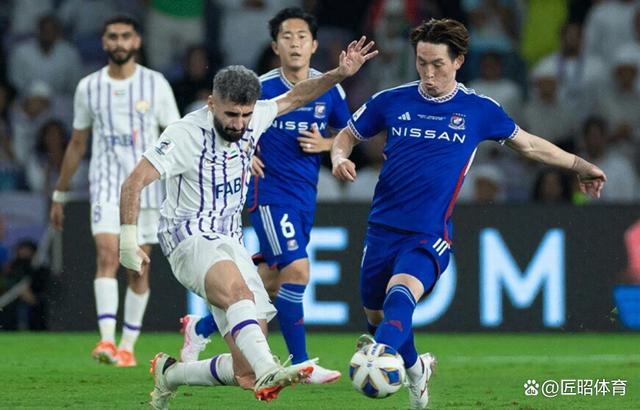 阿尔艾因队员表现出色,为球队在比赛中取得优势 阿尔艾因队员表现出色,为球队在比赛中取得优势