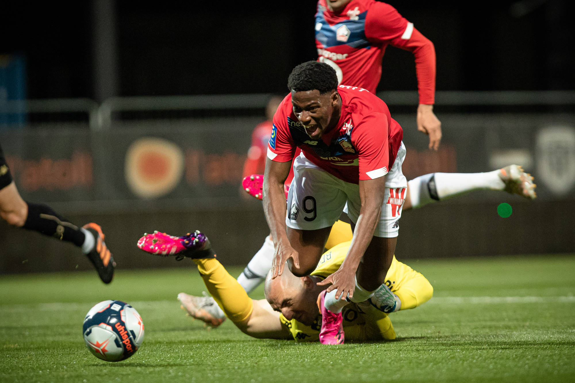 利物浦后卫受伤,或将缺席关键比赛 利物浦后卫受伤,或将缺席关键比赛