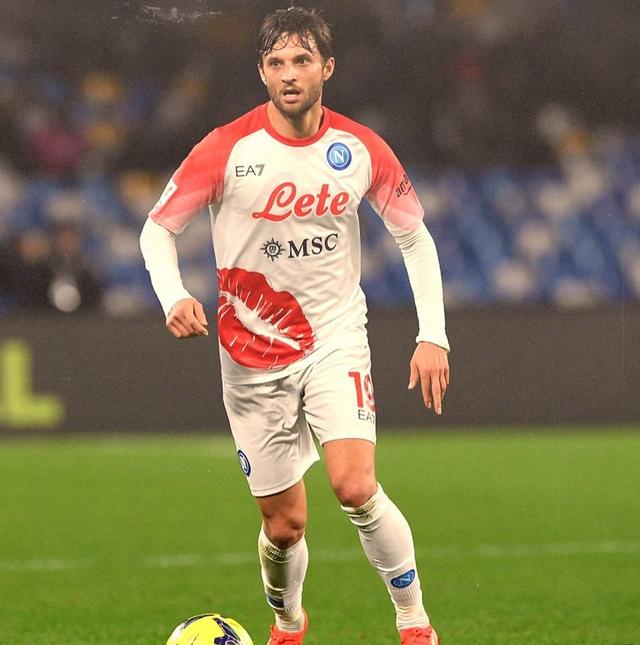 爱体育官方网站-那不勒斯紧随领头羊，稳坐前列