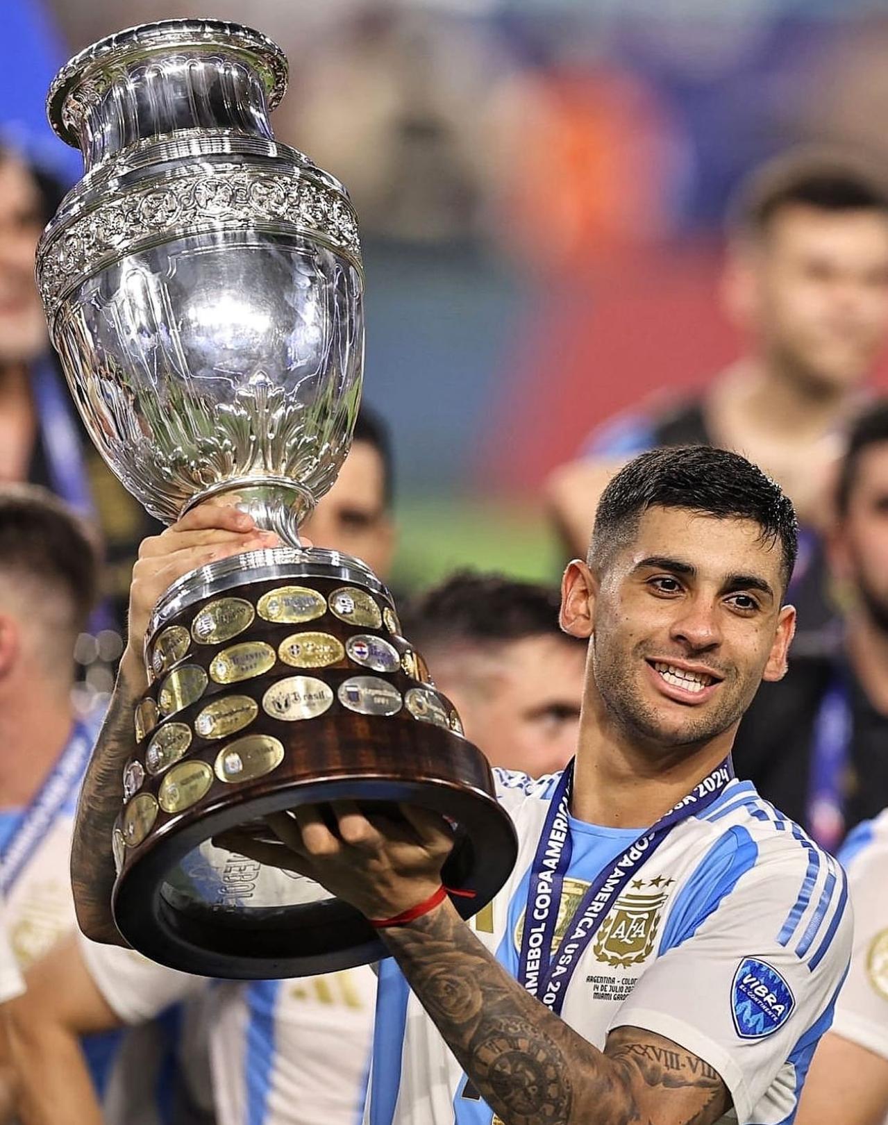 爱体育-荷兰队惊险晋级，梅罗表现出色