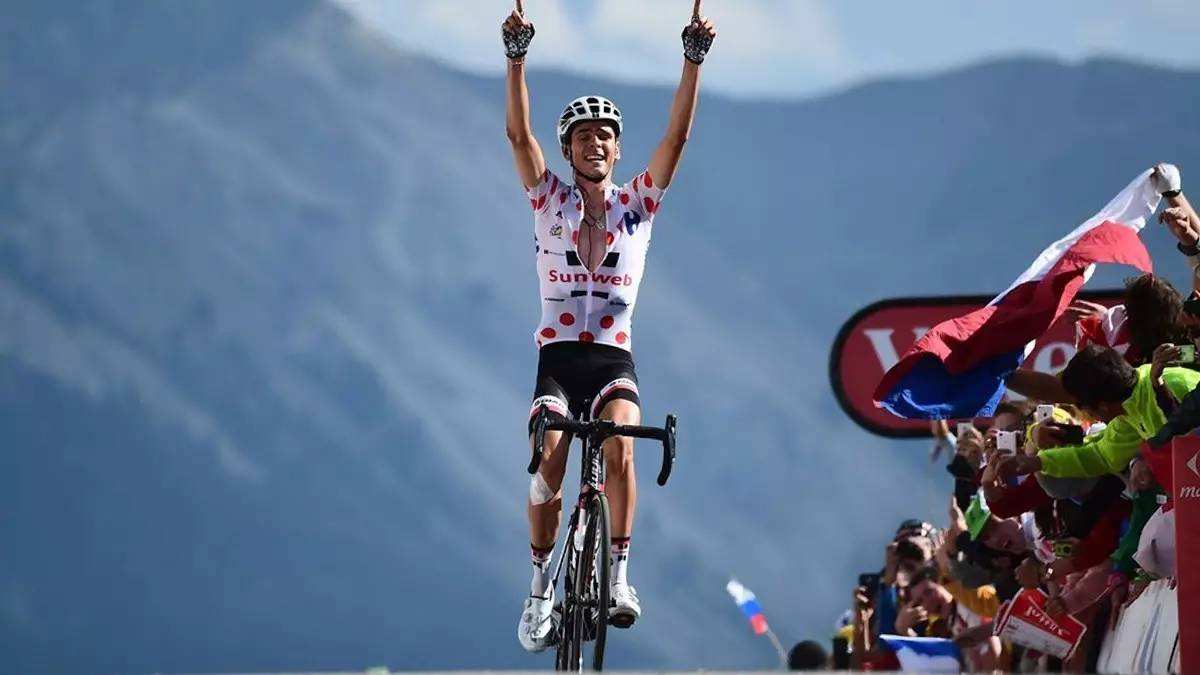 爱体育官方网站-罗马球员稳守后防，挑落对手，领先球船