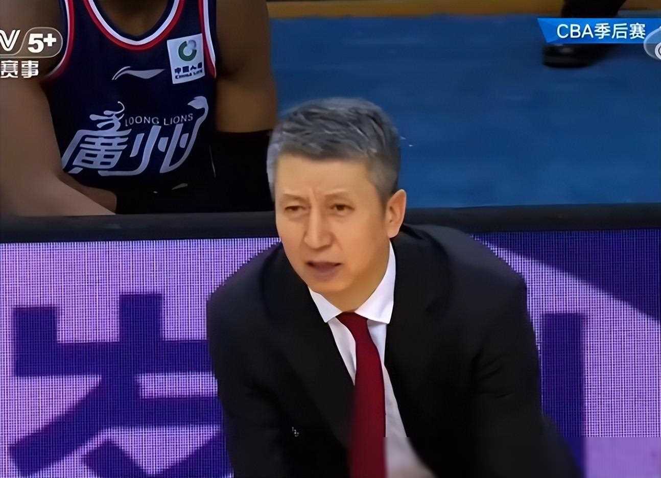 爱体育-战术调整巧妙，带领球队逆袭