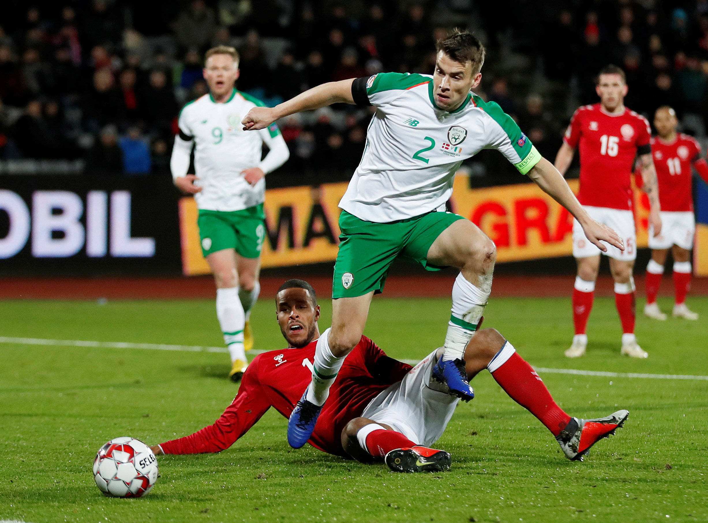 欧预赛强力对决,势均力敌进入激烈角逐 欧预赛强力对决,势均力敌进入激烈角逐