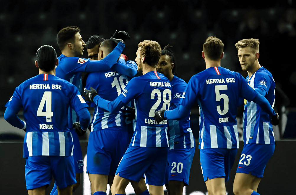 柏林赫塔球员表现褒贬不一,球迷心态分裂 柏林赫塔球员表现褒贬不一,球迷心态分裂