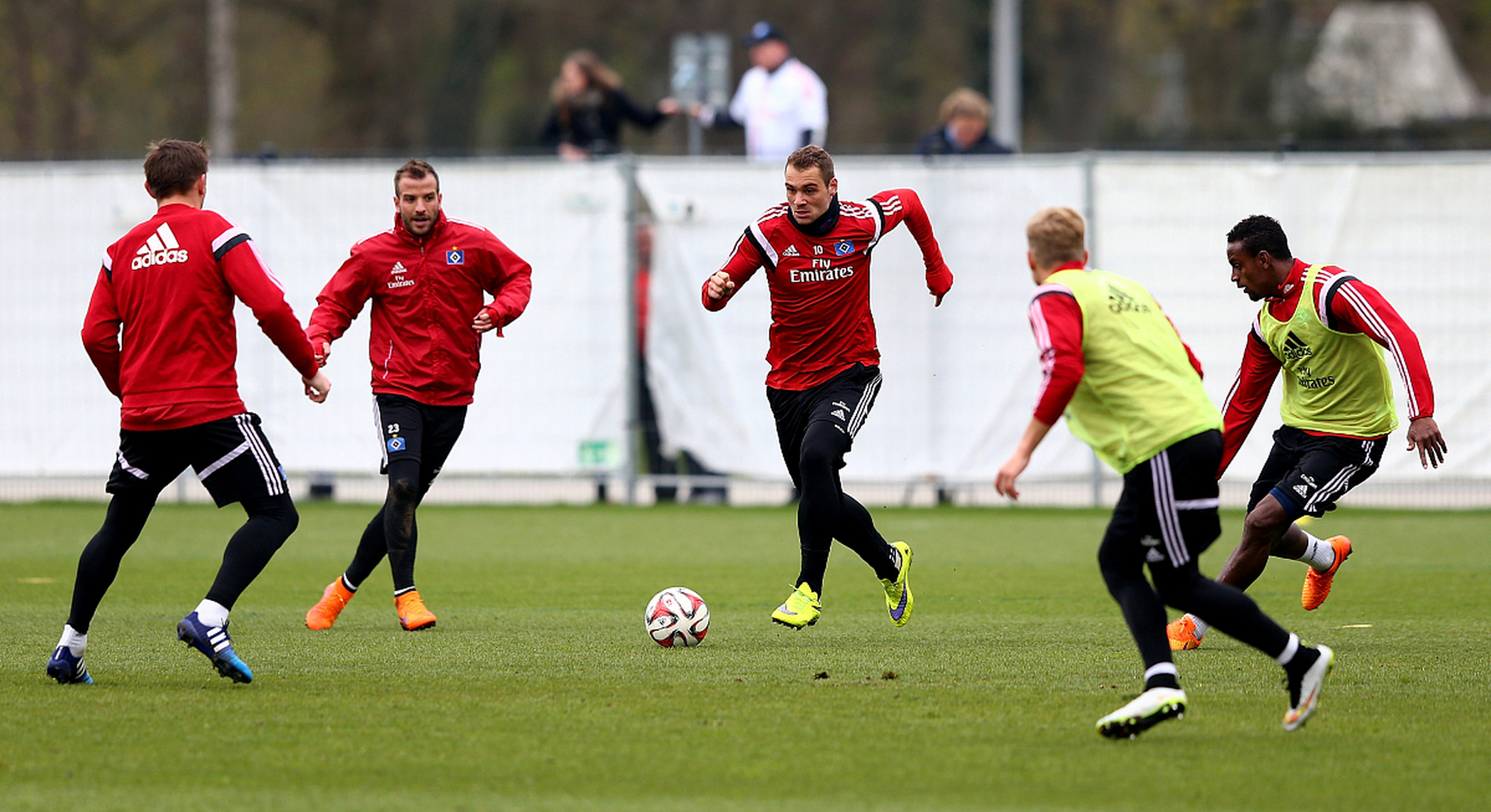 柏林赫塔球员表现褒贬不一,球迷心态分裂 柏林赫塔球员表现褒贬不一,球迷心态分裂