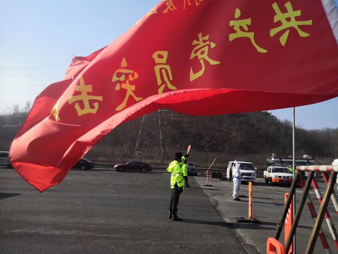 大连一方防守坚固,成功守住对手攻势 大连一方防守坚固,成功守住对手攻势