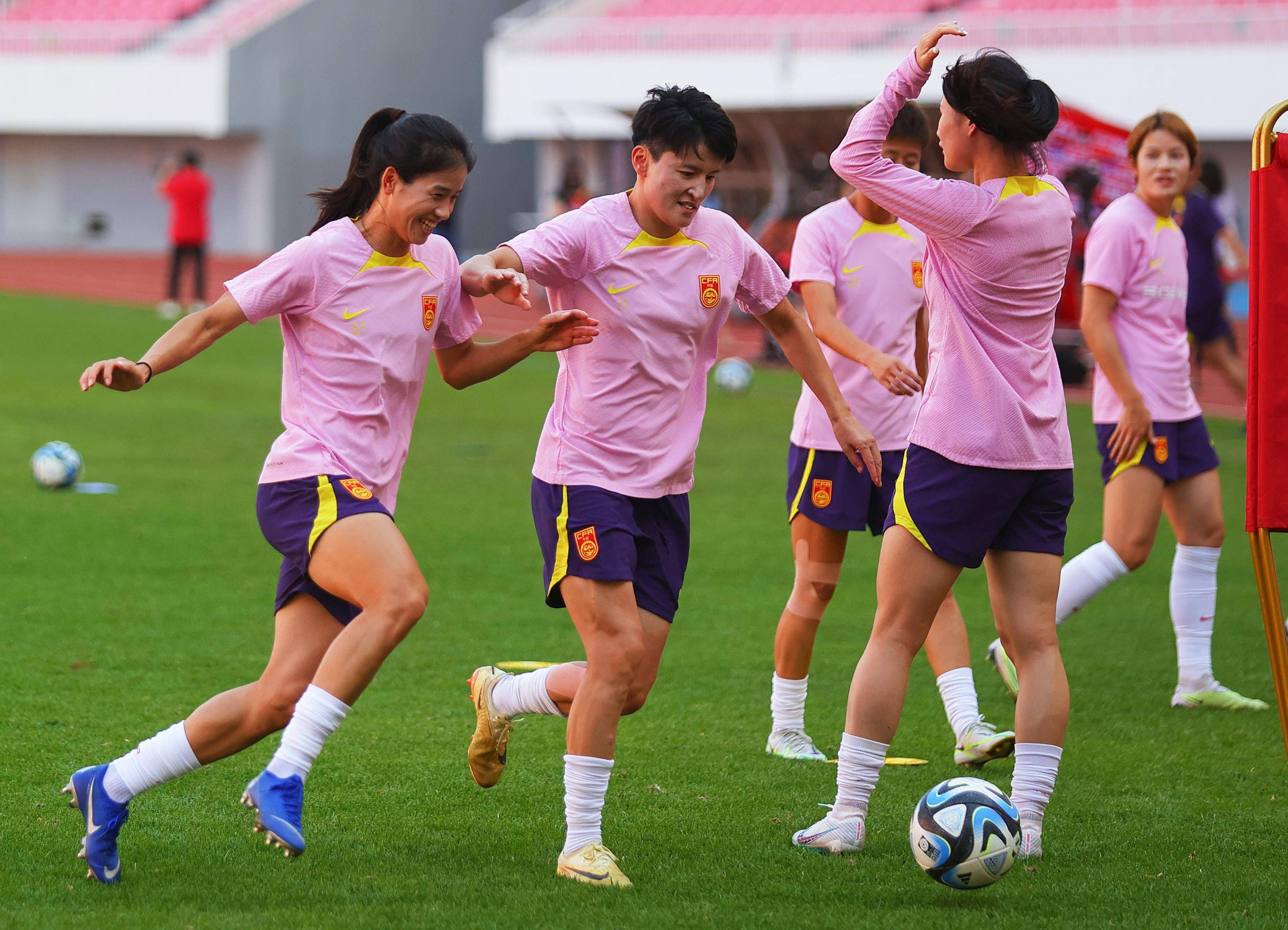 中国女足备战大赛，瞄准冠军
