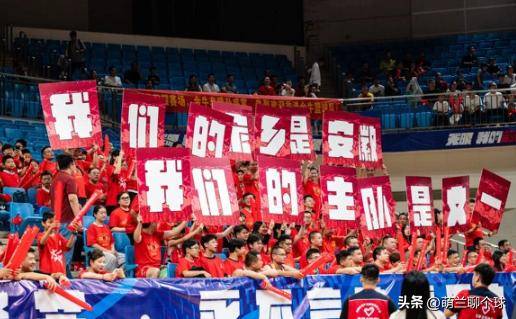 爱体育官方网站-强弱对决赛前瞩目，球队备战态势良好