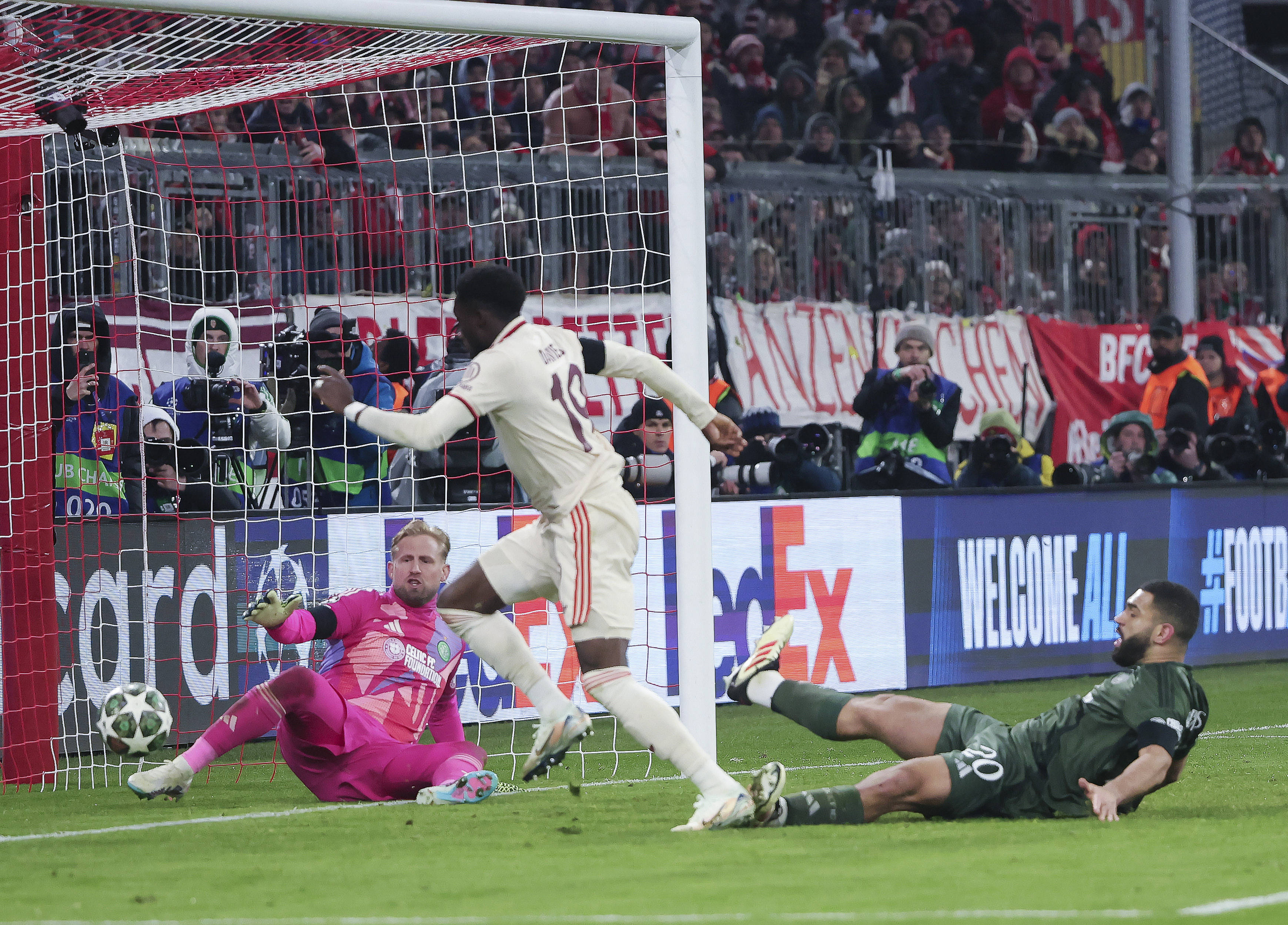 拜仁慕尼黑勇夺胜利,晋级欧冠 拜仁慕尼黑勇夺胜利,晋级欧冠