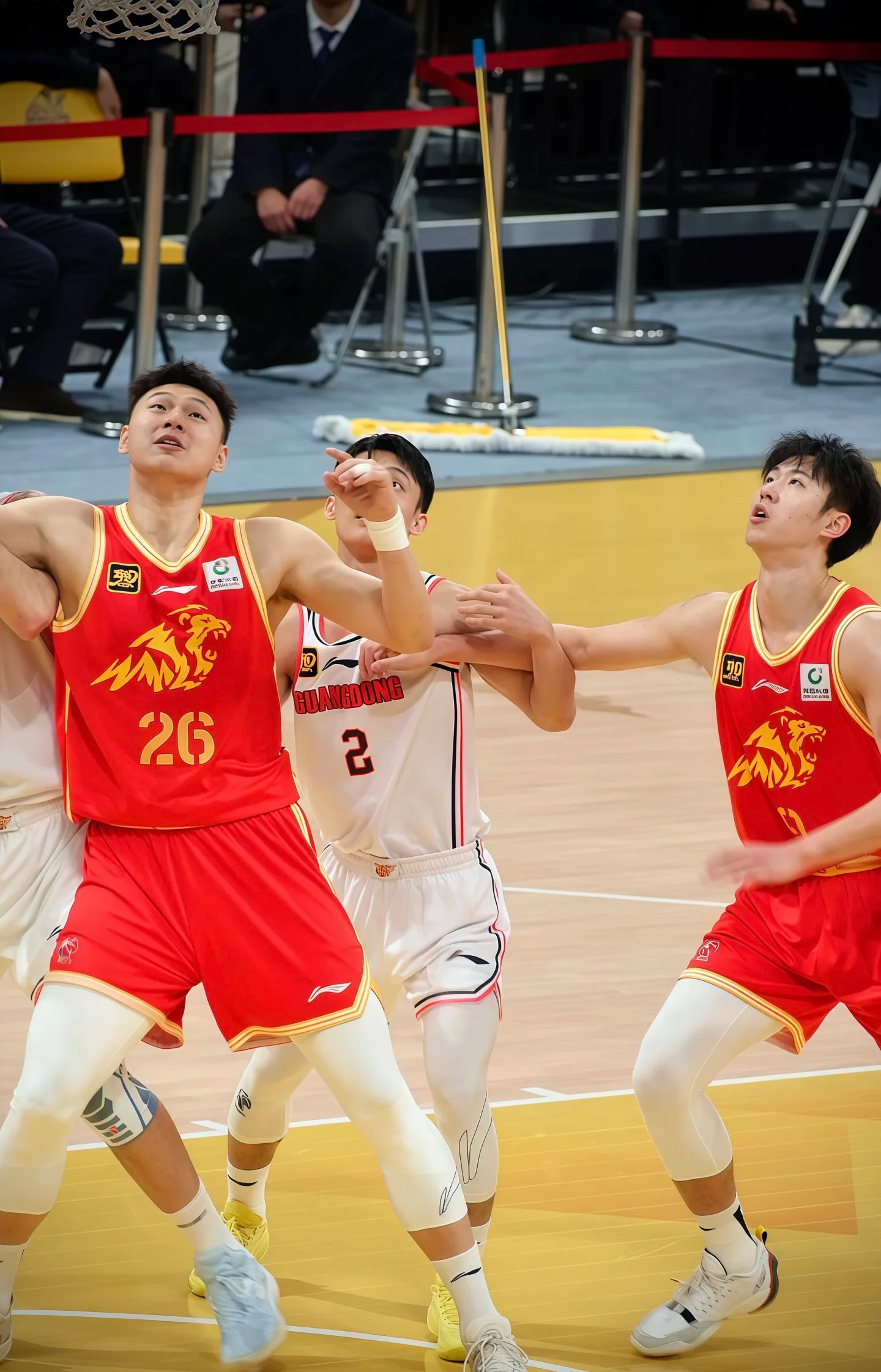 爱体育官方网站-CBA联赛上演激动人心的对决，胜者将逐鹿群雄