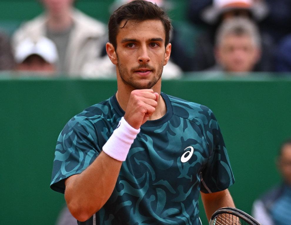 宫城德默尔护国门,助球队晋级下一轮 宫城德默尔护国门,助球队晋级下一轮