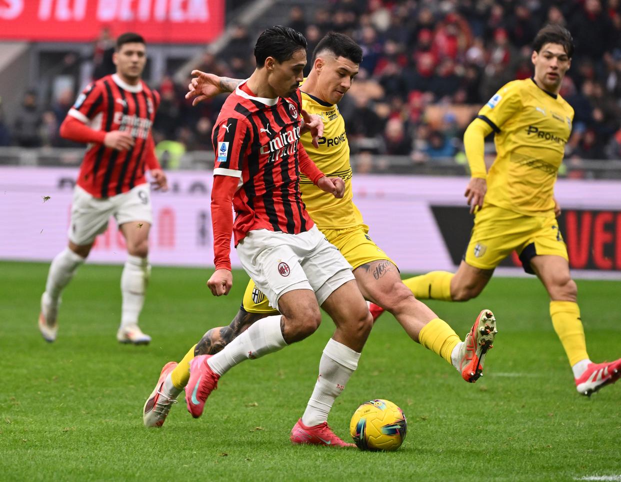 爱体育官网-斯帕尔特威尔胜AC米兰：连战连捷展现队伍实力