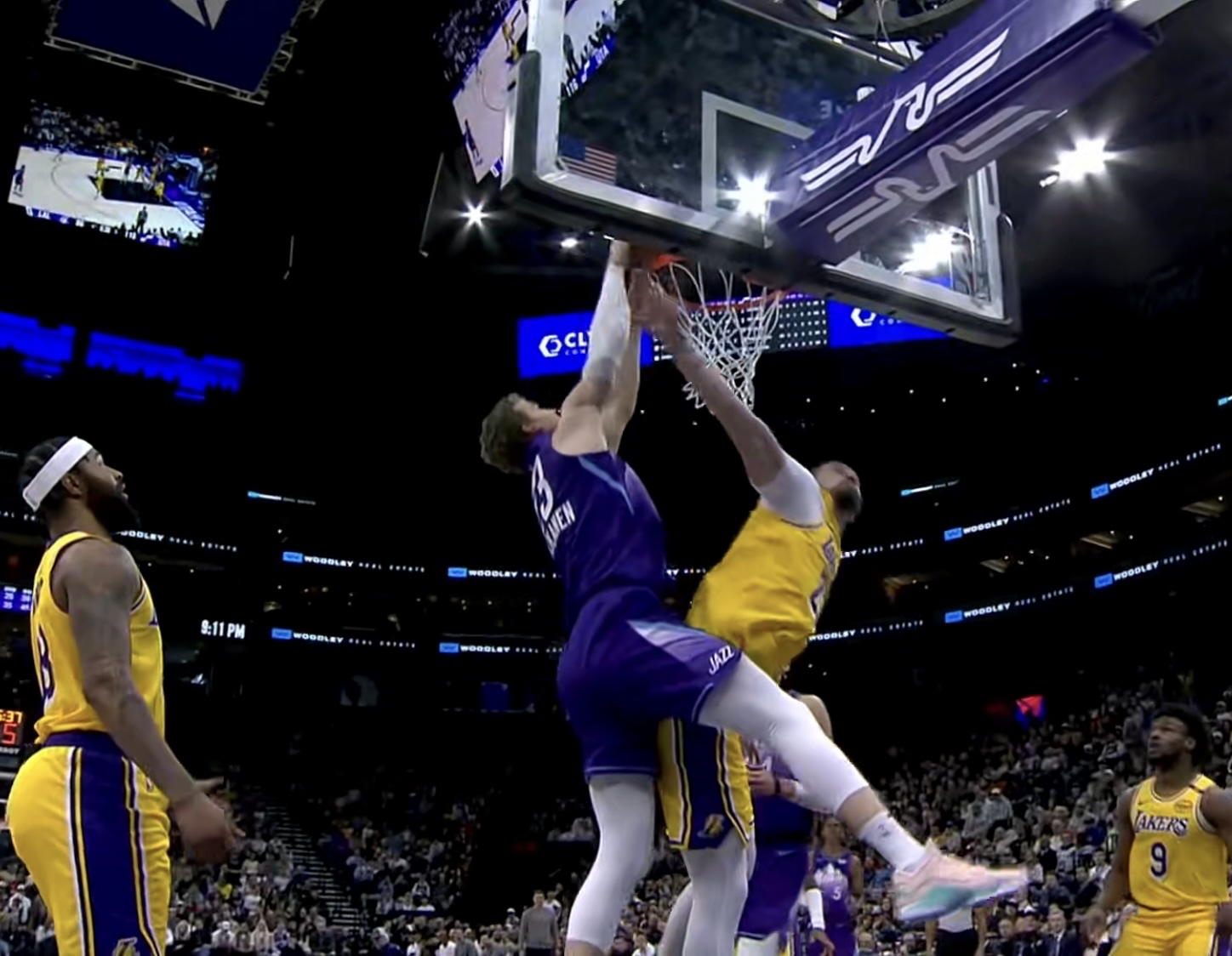 爱体育-爵士队客场出击，意欲逆转对手