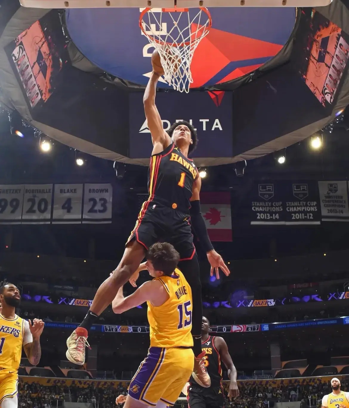 爱体育-老鹰队锋线表现出色，稳扎稳打