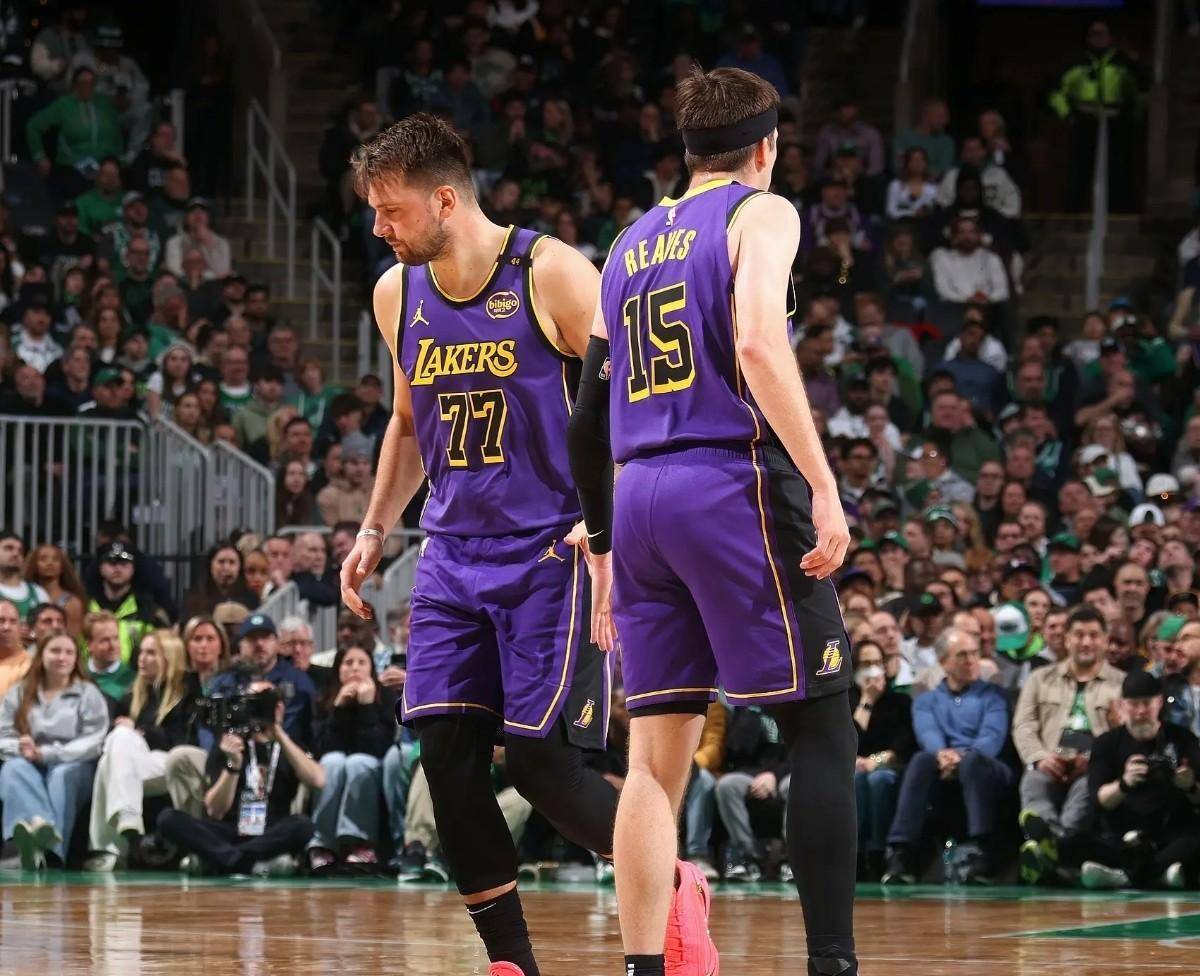 马刺队客场大胜湖人队 马刺队客场大胜湖人队