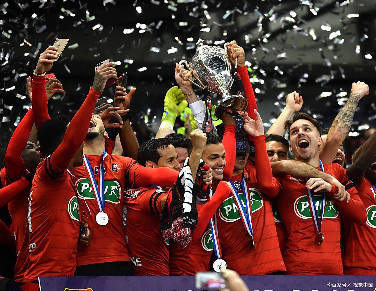 爱体育官网-欧冠预选赛火热进行，球迷热情加油呐喊