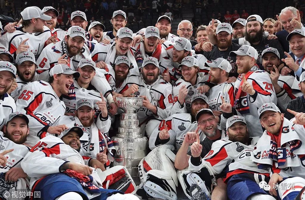 爱体育-美国华盛顿球迷赴意大利支持球队，场面壮观