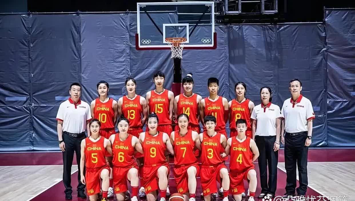 爱体育-韩国女篮集体合影震撼球迷