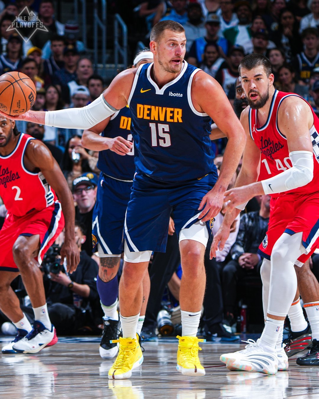 快船击败掘金,伦纳德和乔治的默契配合获胜 快船击败掘金,伦纳德和乔治的默契配合获胜